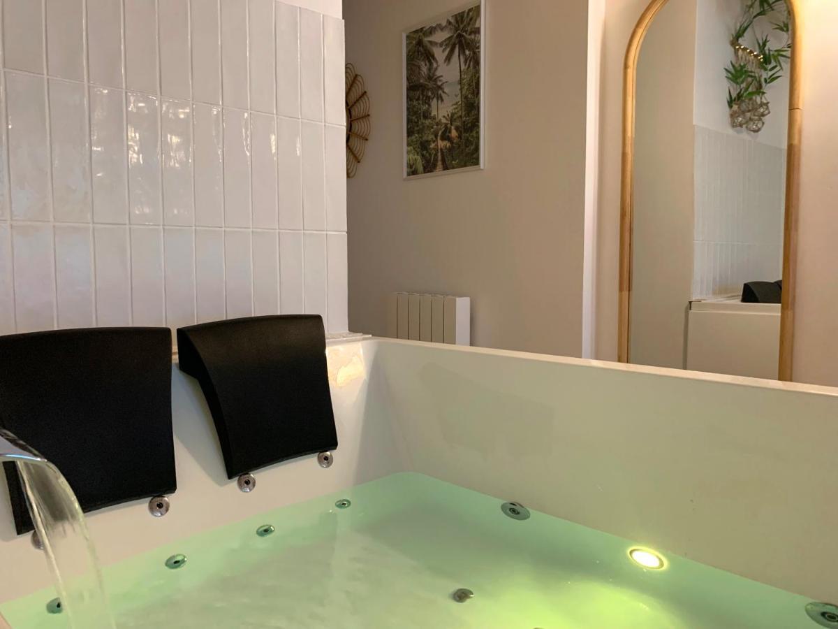 Bali Serenity Balneo Et Lit Rond Lagnieu Екстериор снимка