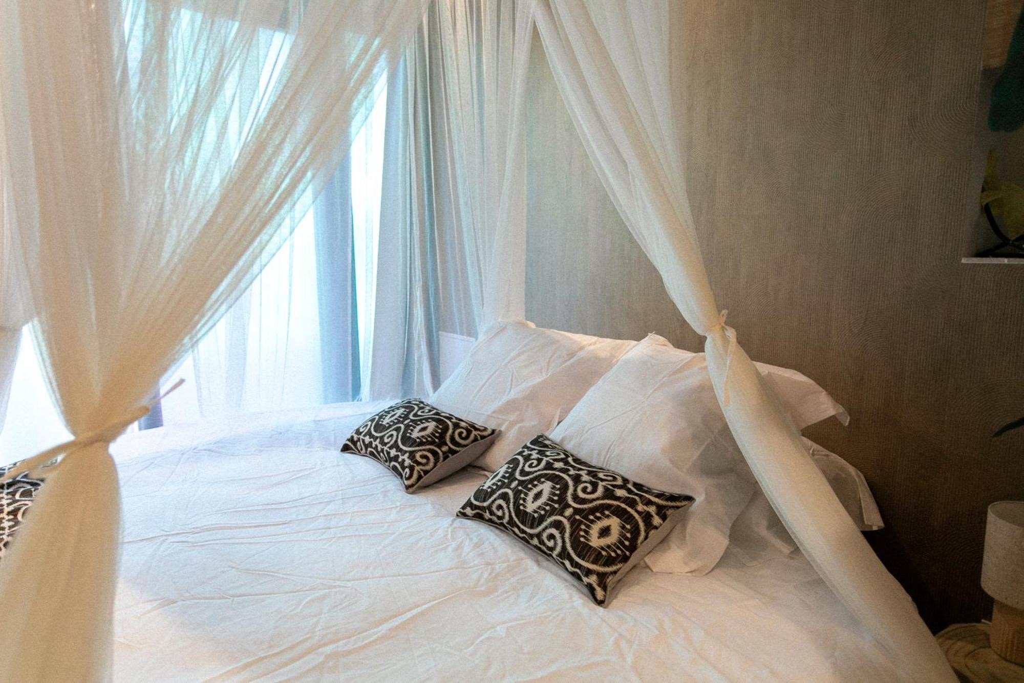 Bali Serenity Balneo Et Lit Rond Lagnieu Екстериор снимка